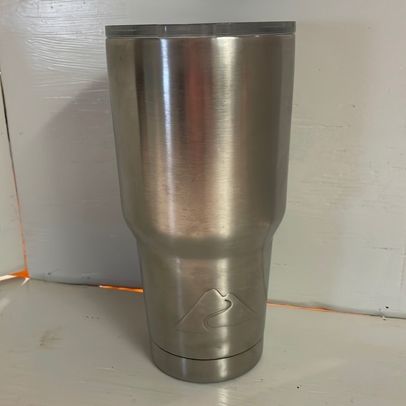 Arctic Silver 32 ounce stainless steel silver insulated travel tumbler with lid - Picture 1 of 13